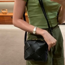 [홍콩명품.BOTTEGA VENETA] 보테가베네타 VENETA 22FW 701915 인트레치아토 카세트 미니 크로스바디 백(블랙) BGM351, BT, 홍콩명품가방,손목가방,크로스백,핸드백,구매대행,무브타임