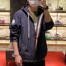 [홍콩명품.MONCLER] 몽클레어  23SS 로고 후드 바람막이 자켓 (네이비), BM8666, KB, 온라인명품쇼핑몰,남자명품의류,인터넷쇼핑몰,해외직구