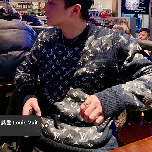 [홍콩명품.LOUIS VUITTON] 루이비통 23SS 로고 모노그램 니트 스웨터 1A96JW, BM9251, KB, 온라인명품쇼핑몰,남자명품의류,인터넷쇼핑몰,해외직구