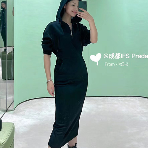 [홍콩명품,PRADA] 프라다 23SS 로고 후드 롱 원피스 (블랙), BM9778, TBG, 온라인명품쇼핑몰,남자명품의류,인터넷쇼핑몰,해외직구