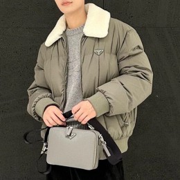 [홍콩명품,PRADA] 프라다 23SS 삼각로고 나일론 시어링 패딩 자켓 (그레이), BM10311, KB, 홍콩명품가방,명품쇼핑몰,크로스백,핸드백,구매대행,무브타임