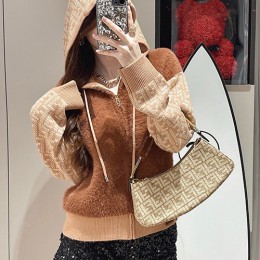 [홍콩명품,FENDI] 펜디 23SS 로고 패턴 퍼 레이어드 후드 집업 자켓 (브라운), BM11276, TBG, 홍콩명품의류,구매대행,온라인명품