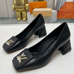 [홍콩명품.LOUIS VUITTON] 루이비통 24SS 로고 여성 레더 가죽 힐 굽 구두 (블랙), SE2924, SMS, 명품스니커즈,운동화,구두,로퍼,하이탑,신발