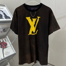 [홍콩명품.LOUIS VUITTON] 루이비통 24SS LV로고 그래픽 프린트 워싱 반팔 티셔츠 (블랙), BM13794, JU, 홍콩명품의류,구 매대행,온라인명품