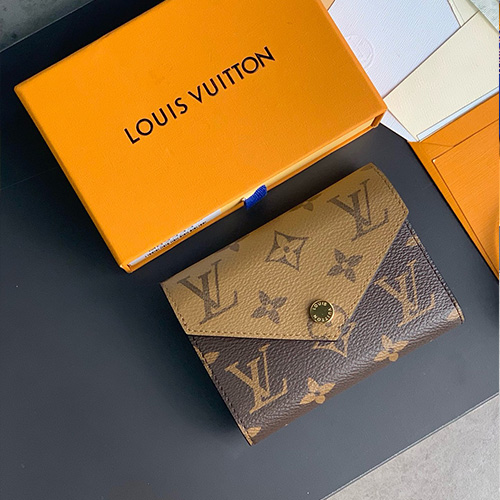 [홍콩명품.LOUIS VUITTON] 루이비통 24SS 모노그램 컴팩트 지갑 카드 지갑 M81557, BGM3298, BDA, 명품지갑,무브타임쇼핑몰,홍콩명품,사이트,명품쇼핑몰