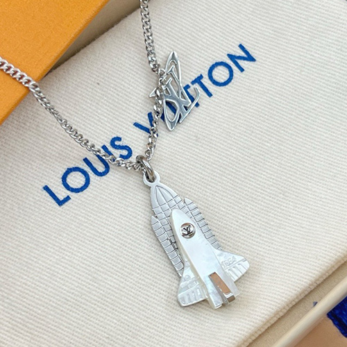 [홍콩명품.LOUIS VUITTON] 루이비통 24SS 로고 LV ROCKET 로켓 목걸이, ET2651, AGG, 홍콩명품쇼핑몰,인터넷명품,온라인명품사이트,남자명품,해외직구