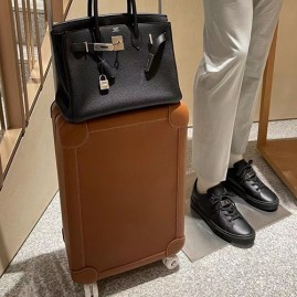 [홍콩명품.Hermes] 에르메스 24SS 로고 레더 가죽 20사이즈 캐리어 (브라운), CR105, H3, 홍콩명품쇼핑몰,무브타임,악세사리,잡화,생활용품