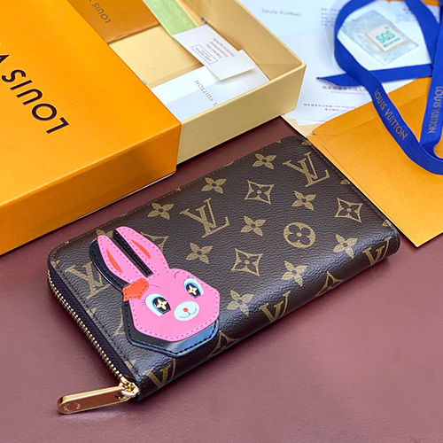 [홍콩명품.LOUIS VUITTON] 루이비통 24SS 로고 모노그램 지피 장지갑 M83689 (브라운), BGM4054, BDA, 명품지갑,무브타임쇼핑몰,홍콩명품,사이트,명품쇼핑몰