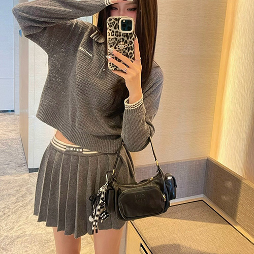 [홍콩명품,MIU MIU] 미우미우 25SS 로고 여성 카라 니트 상하의 (그레이), BM19518, JU, 홍콩명품의류,구매대행,온라인명품