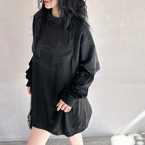 [홍콩명품.BALENCIAGA] 발렌시아가 25SS 로고 언더아머 콜로보 긴팔 티셔츠 (블랙), BM19799, KB, 홍콩명품의류,구매대행,온라인명품