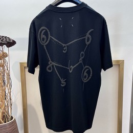 [홍콩명품.Maison Margiela] 메종마르지엘라 25SS 로고 자수 반팔 티셔츠 (2컬러), BM20839, YS, 홍콩명품의류,구매대행,온라인명품