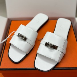 [홍콩명품.Hermes] 에르메스 25SS 로고 여성 레더 가죽 샌들 슬리퍼 (화이트-은장), SE4957, H3, 명품스니커즈,운동화,구두,로퍼,하이탑,신발