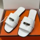 [홍콩명품.Hermes] 에르메스 25SS 로고 여성 레더 가죽 샌들 슬리퍼 (화이트-은장), SE4957, H3, 명품스니커즈,운동화,구두,로퍼,하이탑,신발
