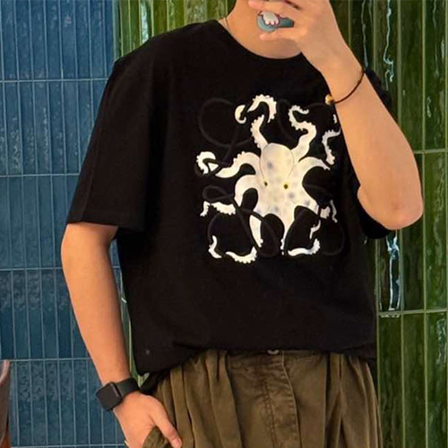 [홍콩명품.LOEWE] 로에베 25SS 로고 그래픽 반팔 티셔츠 (블랙), BM20947, YS, 홍콩명품의류,구매대행,온라인명품