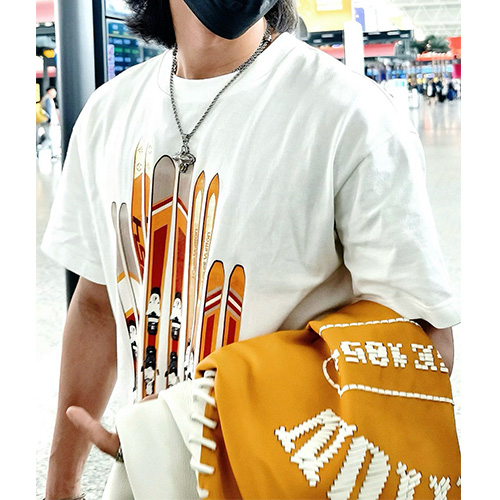 [홍콩명품.LOUIS VUITTON] 루이비통 25SS 로고 그래픽 프린트 반팔 티셔츠 (화이트), BM20969, YS, 홍콩명품의류,구매대행,온라인명품