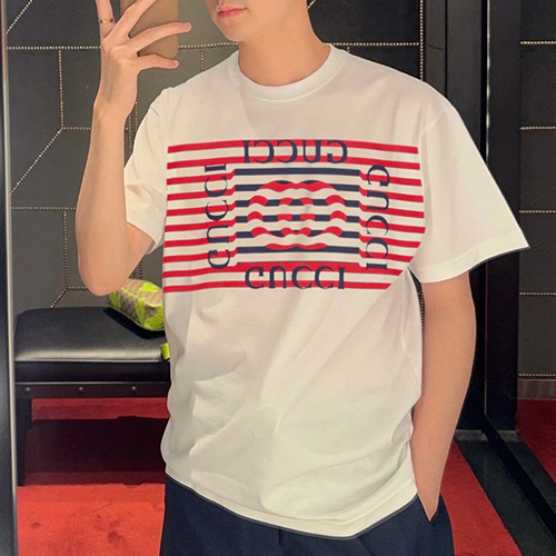 [홍콩명품.Gucci] 구찌 25SS 로고 그래픽 프린트 반팔 티셔츠 (화이트), BM21003, JU, 홍콩명품의류,구매대행,온라인명품