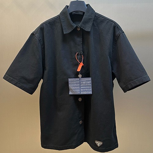 [홍콩명품,PRADA] 프라다 25SS 삼각로고 데님 반팔 남방 셔츠 (블랙), BM21016, JU, 홍콩명품의류,구매대행,온라인명품