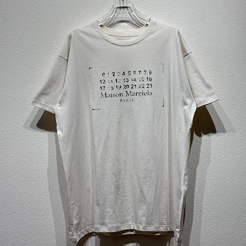 [명품레플리카.Maison Margiela] 메종마르지엘라 25SS 로고 빈티지 반팔 티셔츠 (2컬러), BM21206, KB, 홍콩명품의류,구매대행,온라인명품
