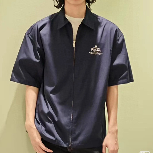 [홍콩명품,PRADA] 프라다 25SS 로고 프린트 카라 집업 반팔 남방 셔츠 (2컬러), BM21524, JL, 명품레플리카,미러급,온라인쇼핑몰사이트