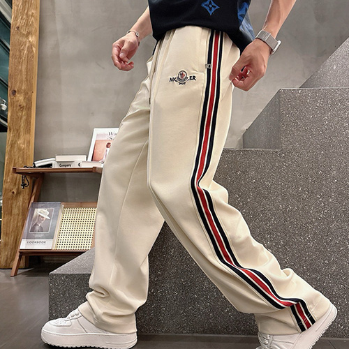 [홍콩명품.MONCLER] 몽클레어 25SS 로고 자수 조거 팬츠 바지 (베이지), BM21555, G5, 명품레플리카,미러급,온라인쇼핑몰사이트