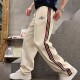 [홍콩명품.MONCLER] 몽클레어 25SS 로고 자수 조거 팬츠 바지 (베이지), BM21555, G5, 명품레플리카,미러급,온라인쇼핑몰사이트