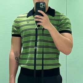 [홍콩명품,PRADA] 프라다 25SS 로고 자수 스트라이프 카라 니트 반팔 티셔츠 (2컬러), BM21562, JQ, 명품레플리카,미러급,온라인쇼핑몰사이트