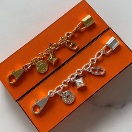 [홍콩명품.Hermes] 에르메스 25SS 로고 백참 키링 악세사리 (2컬러), ET3040, H3, 명품레플리카,인터넷쇼핑몰,남자명품,해외직구