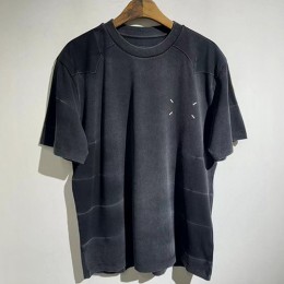[홍콩명품.Maison Margiela] 메종마르지엘라 25SS 로고 워싱 반팔 티셔츠 (블랙), BM21620, X2, 홍콩명품가방,명품쇼핑몰,크로스백,핸드백,구매대행