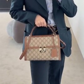 [가격문의][홍콩명품.Gucci] 구찌 25SS 로고 패드록 미디움 탑 핸들 핸드백 베이지 브라운 GG 패브릭 838998, BGM5035, GU2, 홍콩명품가방,명품쇼핑몰,크로스백,핸드백,구매대행