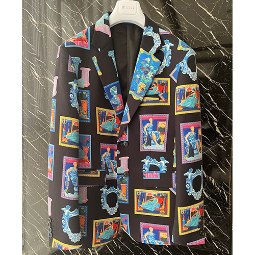 [홍콩명품.VERSACE] 베르사체 25SS 로고 그래픽 패턴 정장 수트 자켓 (블랙), BM21753, SAM, 레플리카의류,미러급사이트