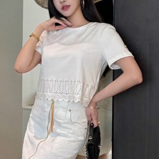 [가격문의][홍콩명품.LOUIS VUITTON] 루이비통 25SS 로고 여성 오픈 반팔 티셔츠 (2컬러), BM21782, TBG, 레플리카의류,미러급사이트
