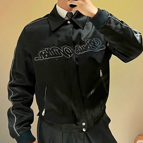 [홍콩명품.LOUIS VUITTON] 루이비통 25SS 로고 카라 바시티 자켓 1AGTFO (블랙), BM21844, KB, 레플리카의류,미러급사이트