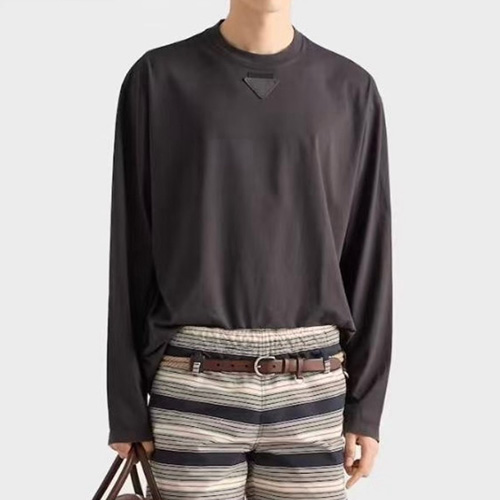 [홍콩명품,PRADA] 프라다 25SS 삼각로고 긴팔 티셔츠 (다크그레이), BM21907, KB, 레플리카의류,미러급사이트