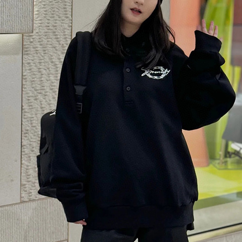 [홍콩명품.GIVENCHY] 지방시 25SS 로고 자수 카라 맨투맨 티셔츠 (블랙), BM22016, KB, 레플리카의류,미러급사이트