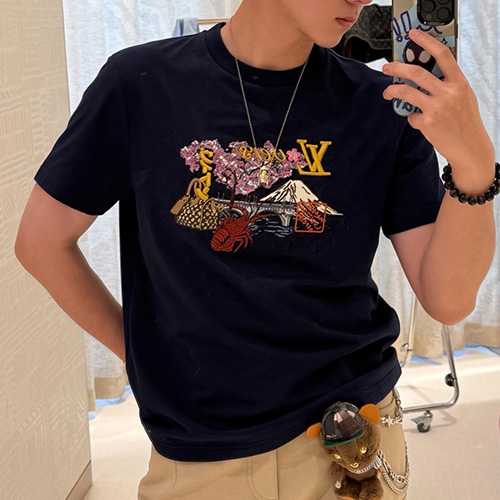 [홍콩명품.LOUIS VUITTON] 루이비통 25SS 로고 엠브로이더드 자수 코튼 남성 반팔 티셔츠 1AIMKV, BM22032, KK, 레플리카의류,미러급사이트