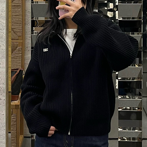 [홍콩명품.CELINE] 셀린느 25SS 로고 자수 니트 집업 가디건 자켓 (블랙), BM22090, KK, 레플리카의류,미러급사이트