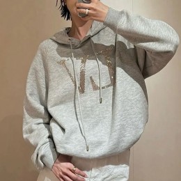 [홍콩명품.LOUIS VUITTON] 루이비통 25SS 로고 여성 스터드 장식 후드 티셔츠 (그레이), BM22159, JL, 레플리카의류,미러급사이트