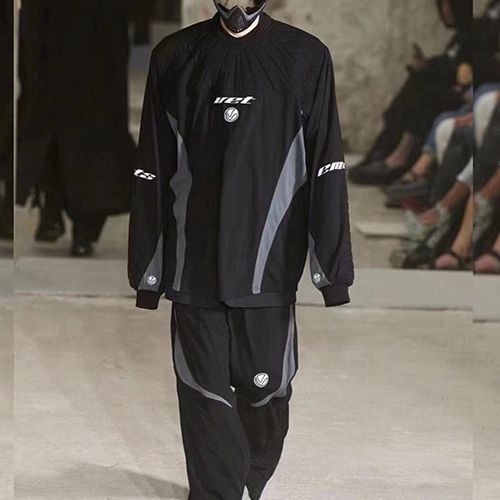 [홍콩명품.VETMENTS] 베트멍 25SS 로고 긴팔 티셔츠 + 오버핏 팬츠 바지 상하의 세트 (블랙), BM22384, RO, 레플리카의류,미러급사이트