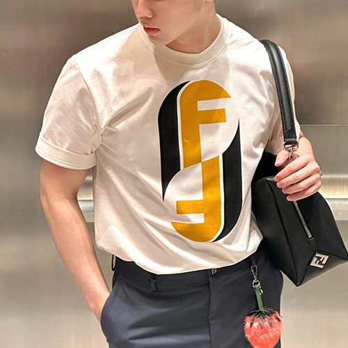 [홍콩명품,FENDI] 펜디 25SS 로고 프린트 반팔 티셔츠 (화이트), BM22391, YS, 레플리카의류,미러급사이트