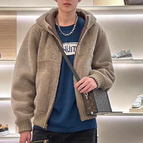 [홍콩명품.LOUIS VUITTON] 루이비통 25SS 로고 레더 가죽 리버서블 후드 봄버 자켓 1AGJD6 (브라운), BM22805, TOM, 레플리카의류,미러급사이트