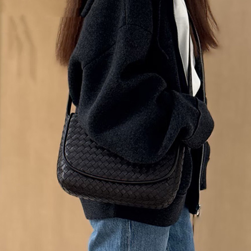 [홍콩명품.BOTTEGA VENETA] 보테가베네타 25SS 로고 크로스백 843836V5KD0 8803 (블랙), BGM5258, BDA, 홍콩명품가방,명품쇼핑몰,크로스백,핸드백,구매대행