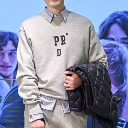 [홍콩명품,PRADA] 프라다 25SS 로고 프린트 맨투맨 티셔츠 (그레이), BM22967, KB, 레플리카의류,미러급사이트