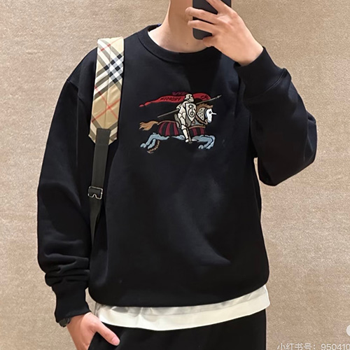 [홍콩명품.Burberry] 버버리 25SS 로고 그래픽 자수 맨투맨 티셔츠 (블랙), BM22968, KB, 레플리카의류,미러급사이트