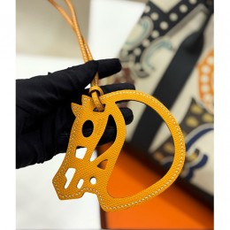 [홍콩명품.Hermes] 에르메스 25SS 로고 레더 가죽 백참 (오렌지), BGM5301, 홍콩명품가방,명품쇼핑몰,크로스백,핸드백,구매대행