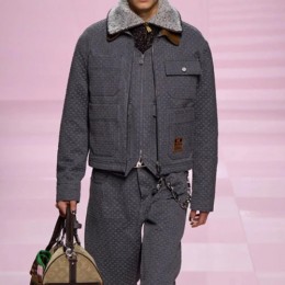 [홍콩명품.LOUIS VUITTON] 루이비통 25SS 로고 모노그램 데님 카라 자켓 + 오버핏 데님 팬츠 진 청바지 상하의 세트 (그레이), BM23192, KSM, 레플리카의류,미러급사이트