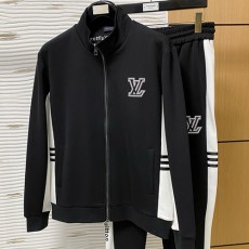 [홍콩명품.LOUIS VUITTON] 루이비통 25SS 로고 자수 트레이닝 집업 자켓 + 조거 팬츠 바지 상하의 세트 (블랙), BM23374, G5, 레플리카의류,미러급사이트