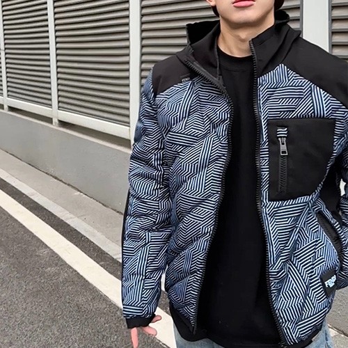 [홍콩명품,FENDI] 펜디 25SS 로고 패턴 후드 다운 패딩 자켓 (블루), BM23434, KB, 레플리카의류,미러급사이트