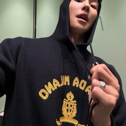 [홍콩명품,PRADA] 프라다 25SS 로고 자수 니트 후드 티셔츠 (블랙), BM23447, JL, 레플리카의류,미러급사이트