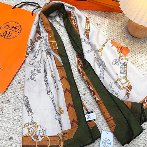 [홍콩명품.Hermes] 에르메스 25SS 로고 패턴 140-140 실크 캐시미어 스카프 머플러 (카키), ET3215, 홍콩명품의류,구매대행,온라인명품