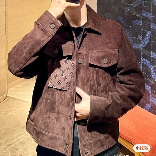 [홍콩명품.LOUIS VUITTON] 루이비통 25SS 로고 모노그램 레더 가죽 카라 자켓 (브라운), BM23739, KSM, 레플리카의류,미러급사이트